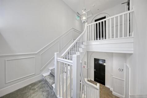COMMUNAL STAIRS
