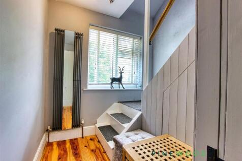 HALL/STAIRS