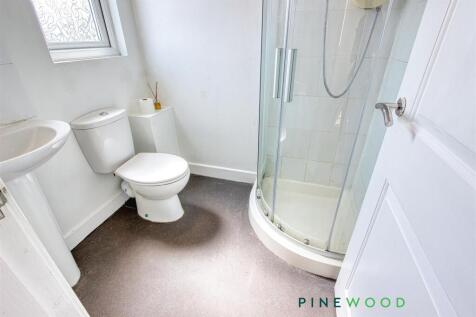 ENSUITE BEDROOM ONE