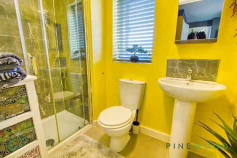 ENSUITE (BEDROOM 1)