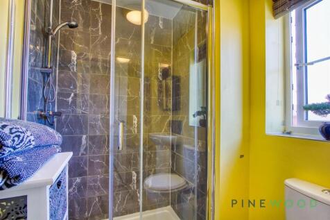 ENSUITE (BEDROOM 1)