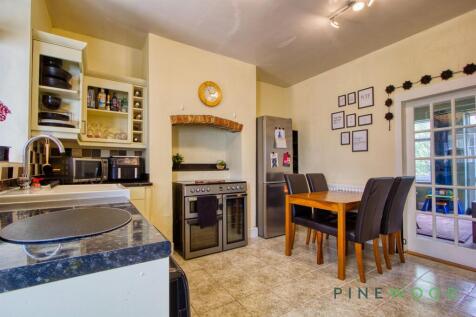 KITCHEN / DINER