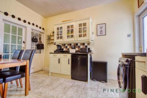 KITCHEN / DINER