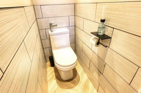 GREOUND FLOOR WC