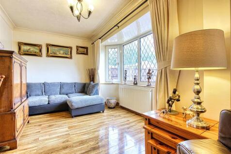 LOUNGE/FAMILY ROOM