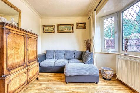 LOUNGE/FAMILY ROOM