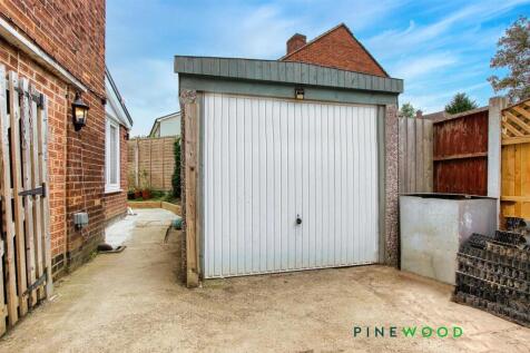 SINGLE GARAGE/WORKSHOP