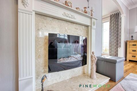 LOUNGE - FIREPLACE