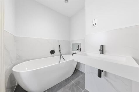ENSUITE BEDROOM ONE