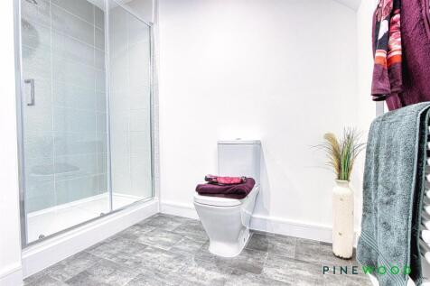 ensuite to bed 1