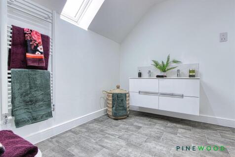 ensuite to bed 1
