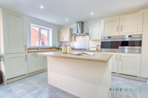 Kitchen / Breakfast Room