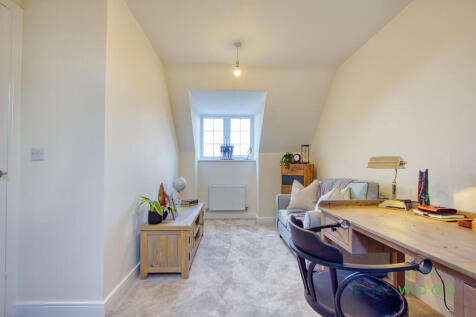 Bedroom 5 / Study