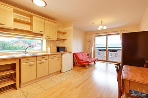 KITCHEN/LIVING AREA