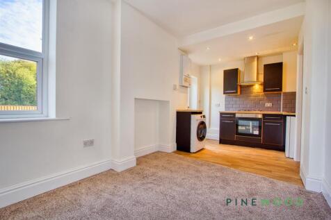 KITCHEN / LOUNGE / DINING ROOM