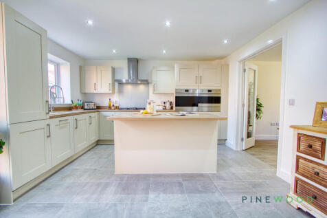 Kitchen / Breakfast Room