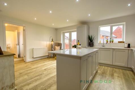 Kitchen / Breakfast Room