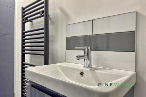 SHOWER ROOM (2ND FLOOR)