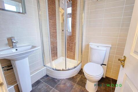 GROUND FLOOR SHOWER ROOM