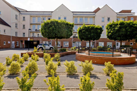Stylish 1-Bedroom Ground Floor Apartment in Gated