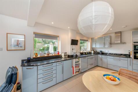 8587992-interior27.jpg