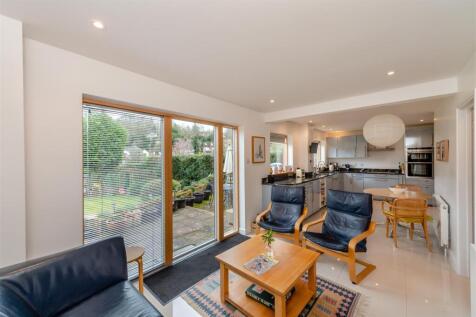 8587992-interior26.jpg