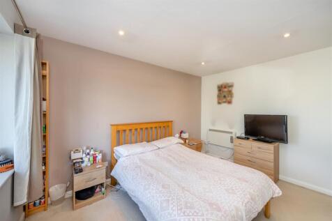 8637678-interior02.jpg