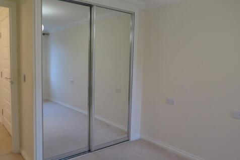 Bedroom - Mirrored sliding wardrobes