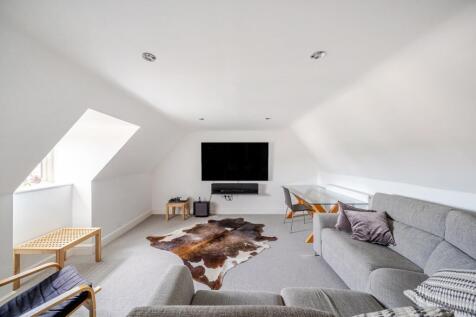 Cinema room/bedroom 6
