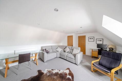 Cinema room/bedroom 6
