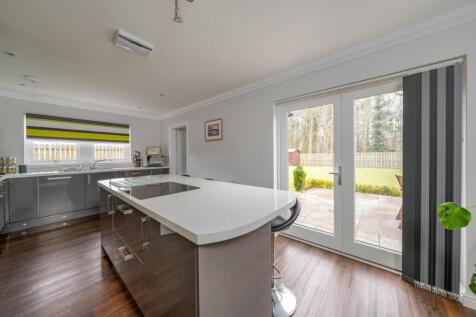 54 Springwood Rise-09.jpg