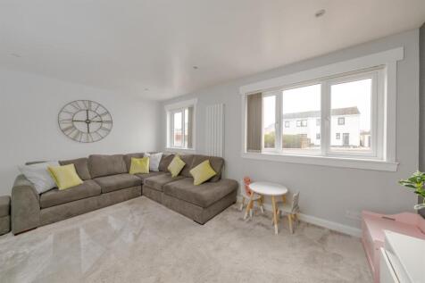 101 Queens Croft-03.jpg