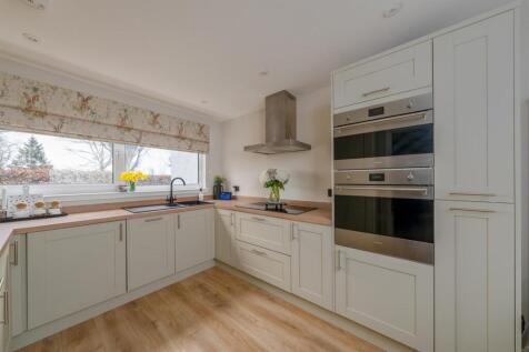 101 Queens Croft-05.jpg