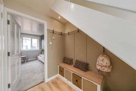 101 Queens Croft-07.jpg