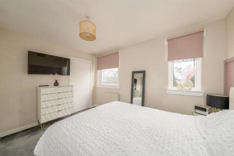 101 Queens Croft-08.jpg