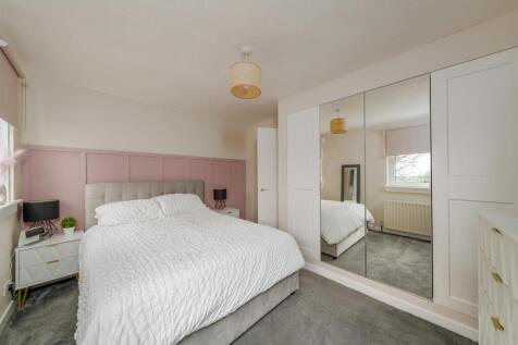 101 Queens Croft-09.jpg