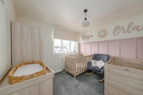 101 Queens Croft-10.jpg