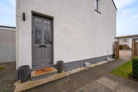 101 Queens Croft-13.jpg