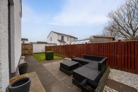 101 Queens Croft-15.jpg