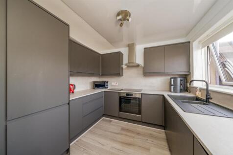 14 DOUGLAS CRESCENT-07.jpg