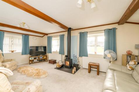 3 Maple Crescent Springwood Village Kelso-03.jpg