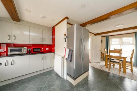 3 Maple Crescent Springwood Village Kelso-10.jpg