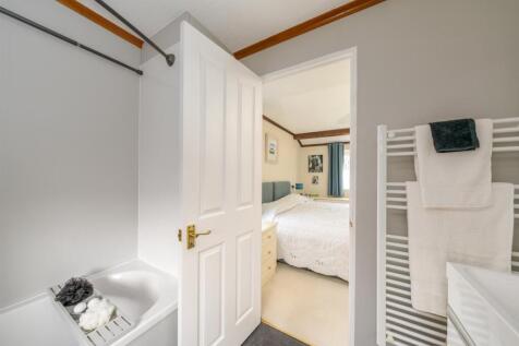 3 Maple Crescent Springwood Village Kelso-17.jpg