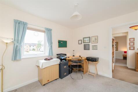 2 Fairway Court-11.jpg