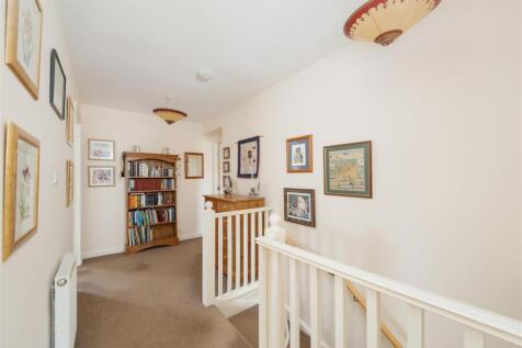 2 Fairway Court-15.jpg