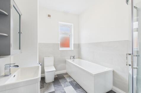 CAM04634G0-PR0055-STILL009