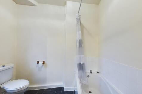 CAM01440G0-PR0078-STILL009