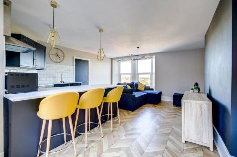 Kitchen - Living Roo