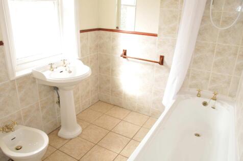 1st Floor Bathroom (