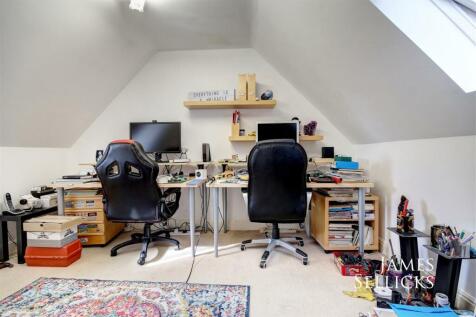 Bedroom / Studio